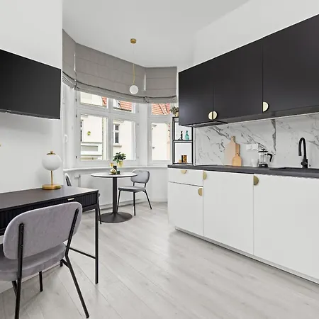 Hello Avenue Apartment *